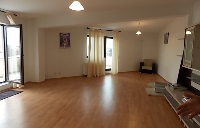 Apartament 2 camere Damaroaia cu terasă